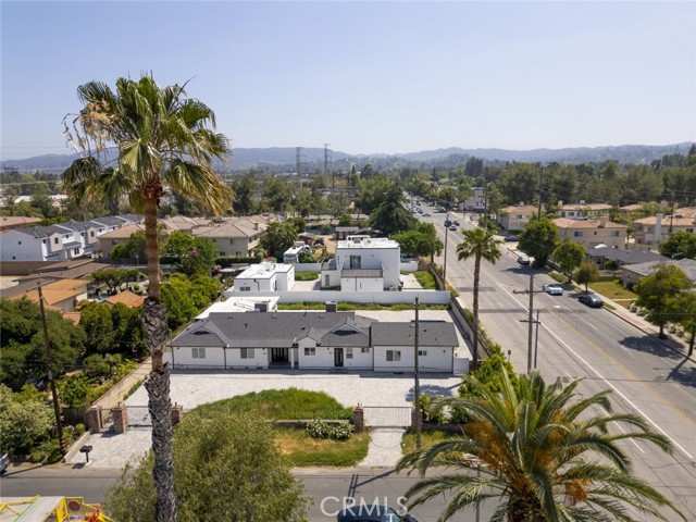 Detail Gallery Image 2 of 33 For 18856 Calvert St, Reseda,  CA 91335 - 3 Beds | 2/1 Baths