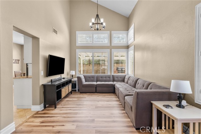 Detail Gallery Image 10 of 54 For 27360 Chesterfield Dr, Valencia,  CA 91354 - 4 Beds | 3 Baths