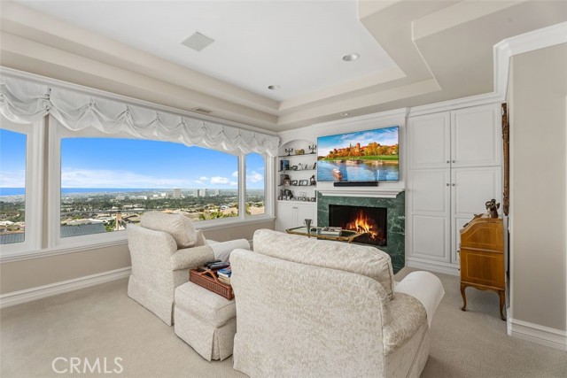 49 Cambria Drive, Corona del Mar CA: https://media.crmls.org/medias/cca2ad9f-69f5-40c4-be5a-32aace1f666c.jpg