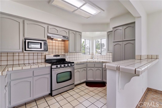 Detail Gallery Image 8 of 18 For 8200 Priscilla, Downey,  CA 90242 - 4 Beds | 2 Baths