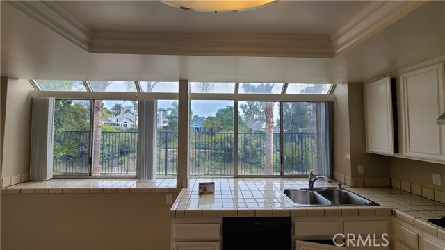 Detail Gallery Image 6 of 43 For 1809 Avenida Segovia, Oceanside,  CA 92056 - 4 Beds | 2/1 Baths