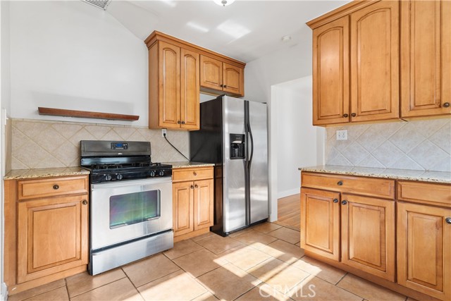 3007 Park Way, Bakersfield CA: https://media.crmls.org/medias/cca35819-df6a-45bb-a405-8c7d8ef59369.jpg
