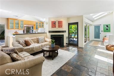Detail Gallery Image 3 of 28 For 5655 Katherine Ave, Sherman Oaks,  CA 91401 - 2 Beds | 1 Baths