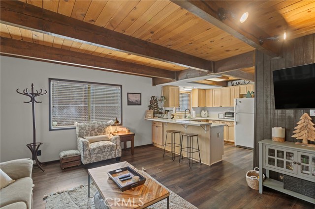 Detail Gallery Image 6 of 24 For 2060 7th Ln, Big Bear City,  CA 92314 - 2 Beds | 1/1 Baths