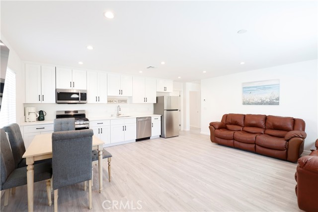 Detail Gallery Image 2 of 26 For 18623 Bryant St, Northridge,  CA 91324 - 3 Beds | 2 Baths