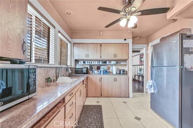 5725 5th Avenue, Los Angeles CA: https://media.crmls.org/medias/cca63ec3-6dc0-4d56-852b-b42c5ae97cf2.jpg