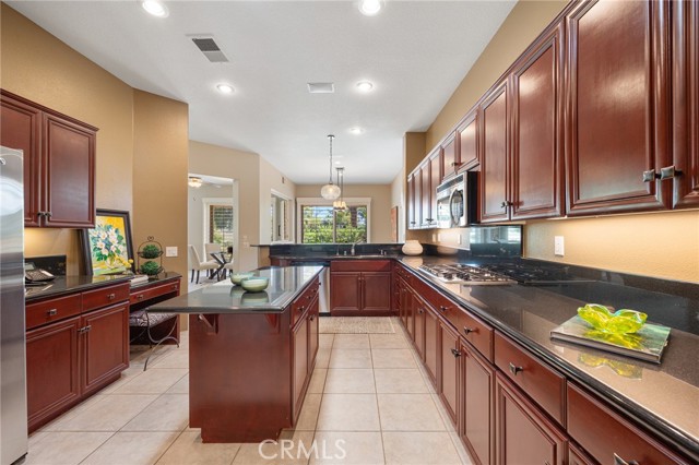 103 N Kavenish Drive, Rancho Mirage CA: https://media.crmls.org/medias/cca64165-3e5d-4885-be54-920d923b762f.jpg