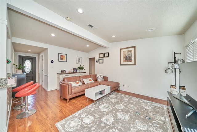 Detail Gallery Image 10 of 41 For 20017 Bernist Ave, Torrance,  CA 90503 - 3 Beds | 1 Baths