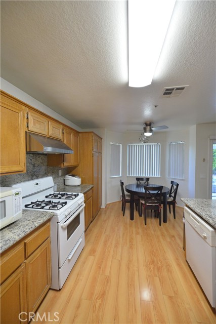 Detail Gallery Image 13 of 31 For 13440 Banning St, Fontana,  CA 92336 - 3 Beds | 2/1 Baths
