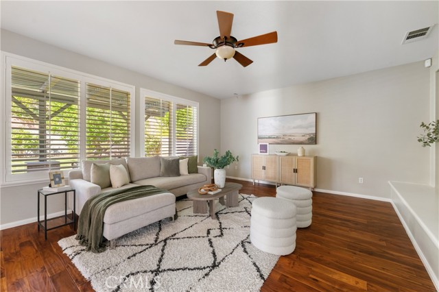 Detail Gallery Image 9 of 68 For 22229 Evening Star Ct, Saugus,  CA 91390 - 6 Beds | 5 Baths