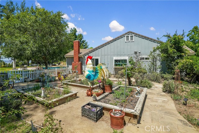 319 Cheerful Court, Simi Valley CA: https://media.crmls.org/medias/cca95c11-5cd6-4411-bde0-7306ca07c13a.jpg