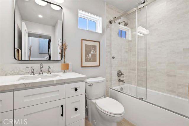 825 W Bay Avenue, Newport Beach CA: https://media.crmls.org/medias/cca9cf42-11b6-4a76-b7e5-3c610c59cae6.jpg