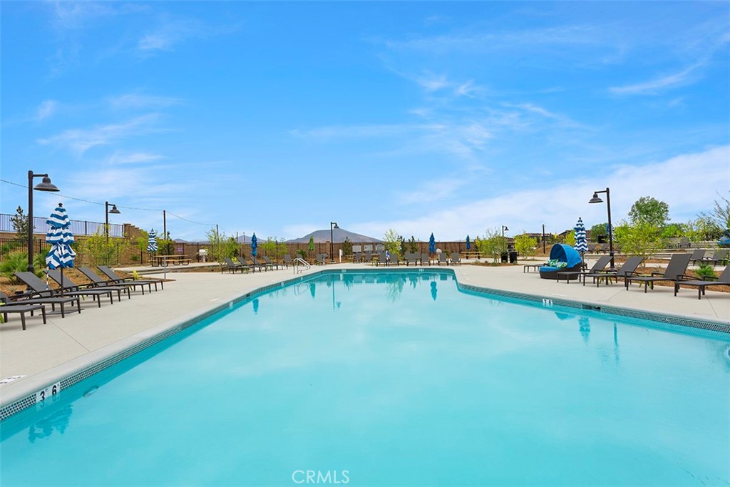 https://media.crmls.org/medias/ccab0356-5197-4686-88d6-f6b6952da513.jpg?preset=X-Large