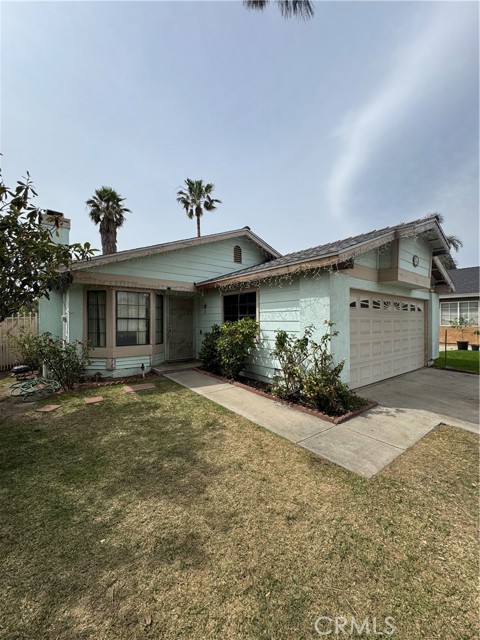 Detail Gallery Image 3 of 33 For 7900 Pinyon Ave, Fontana,  CA 92336 - 4 Beds | 2 Baths