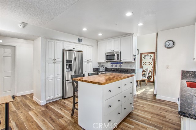 Detail Gallery Image 5 of 22 For 13667 Crawford Ct, Fontana,  CA 92336 - 4 Beds | 2/1 Baths