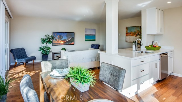 77 15th Street, Hermosa Beach, California 90254, 1 Bedroom Bedrooms, ,1 BathroomBathrooms,Residential,Sold,15th,SB17017771