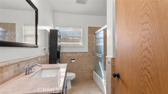 Detail Gallery Image 13 of 35 For 19349 Friar St, Tarzana,  CA 91335 - 3 Beds | 2 Baths