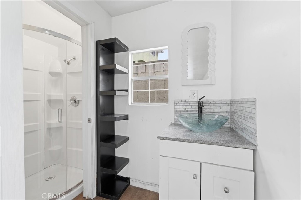 https://media.crmls.org/medias/ccadd3d3-aaf8-4d41-a66b-dfc07c313f3c.jpg?preset=X-Large
