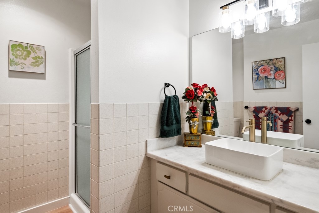 https://media.crmls.org/medias/ccae2ee9-d764-455b-b5bc-adfda0a6d883.jpg?preset=X-Large