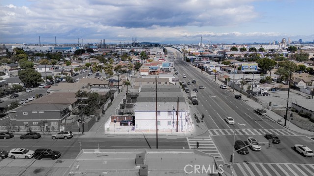 1301 E Pacific Coast, Wilmington CA: https://media.crmls.org/medias/ccae337b-36e6-4519-ae3c-d21be38c4a7c.jpg