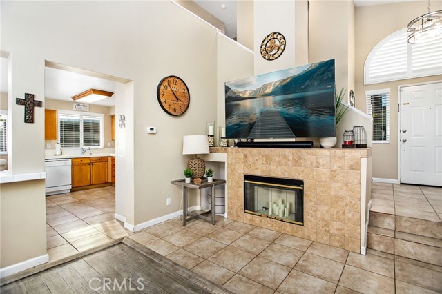 Detail Gallery Image 11 of 42 For 910 Pathfinder Way, Corona,  CA 92878 - 3 Beds | 2/1 Baths
