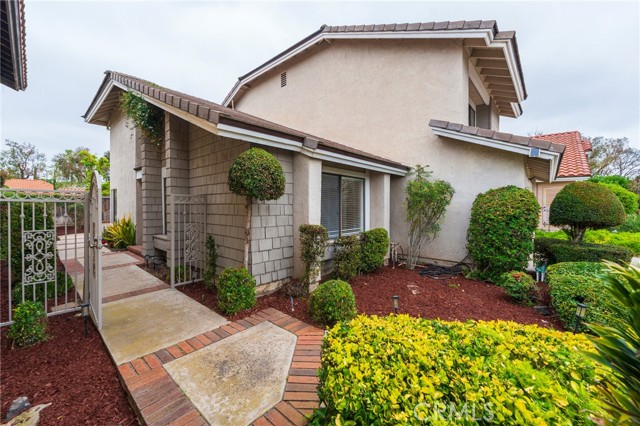 Detail Gallery Image 2 of 43 For 27 Lucero, Irvine,  CA 92620 - 4 Beds | 2/1 Baths