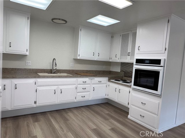 1600 Northwood Road, Seal Beach CA: https://media.crmls.org/medias/ccb1ea34-0e15-4f4a-b9f0-10000ac03db3.jpg