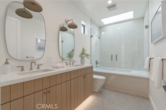 Detail Gallery Image 3 of 61 For 11825 Tennessee Ave, Los Angeles,  CA 90064 - 4 Beds | 3 Baths