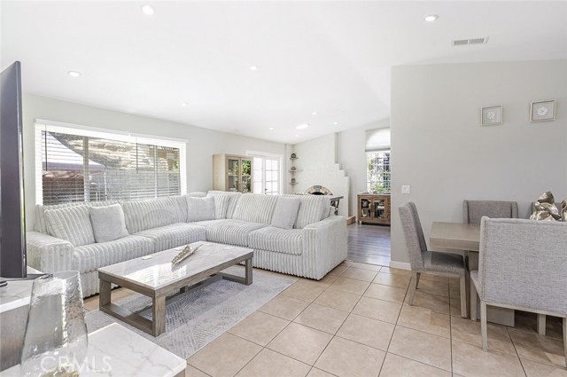 Detail Gallery Image 7 of 44 For 19620 Green Mountain Dr, Newhall,  CA 91321 - 4 Beds | 2 Baths