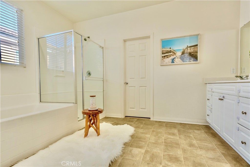 https://media.crmls.org/medias/ccb26131-2bbd-4350-b076-d57940264f76.jpg?preset=X-Large