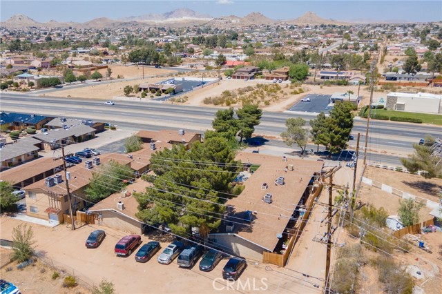 19287 US Highway 18, Apple Valley CA: https://media.crmls.org/medias/ccb2924d-dab5-4054-b796-60da4d250670.jpg