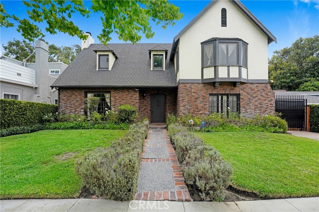 816 S Longwood, Los Angeles CA: https://media.crmls.org/medias/ccb296bc-4d53-44ed-b1dc-7576e776727e.jpg