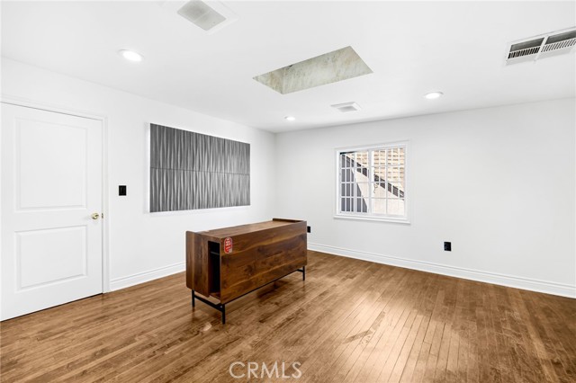 Detail Gallery Image 12 of 14 For 6000 Woodman Ave #A1,  Van Nuys,  CA 91401 - 2 Beds | 1 Baths