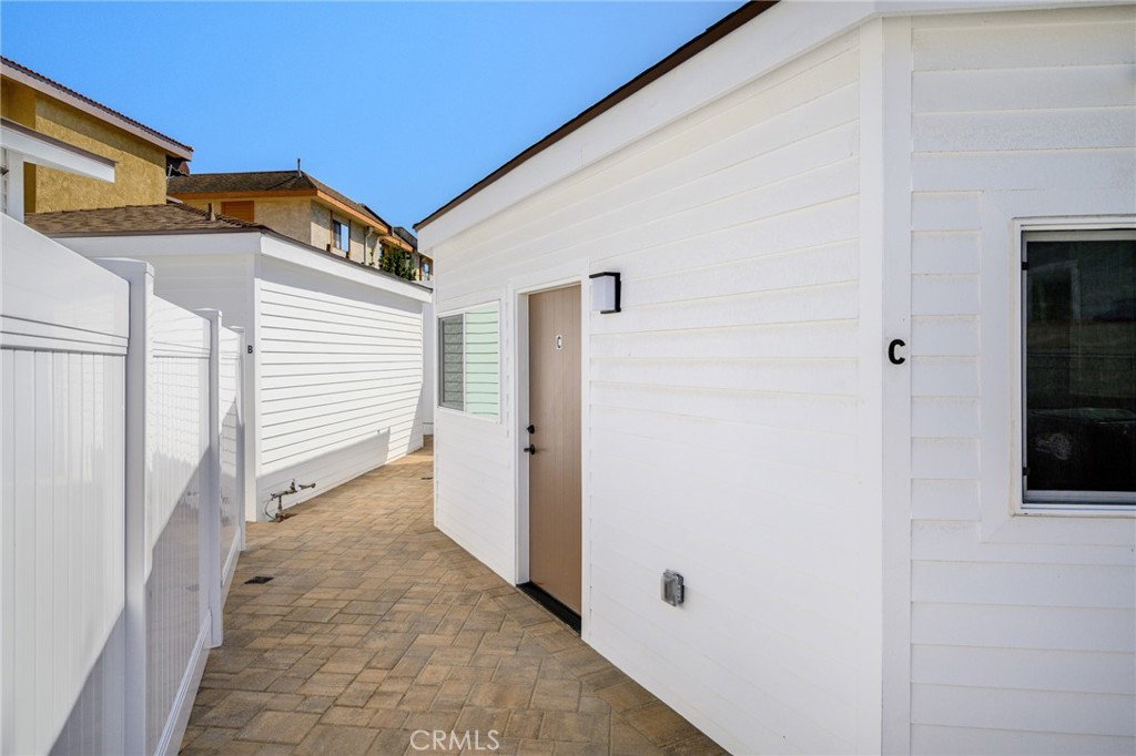 908 E Maple #C — Traditional