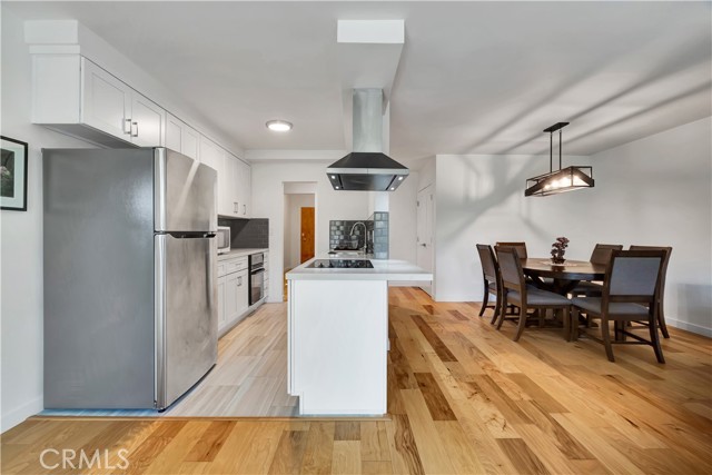8710 Delgany Avenue, Playa del Rey CA: https://media.crmls.org/medias/ccb3a8ff-1bcf-4727-9171-570a5965cb67.jpg