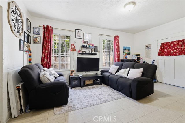 Detail Gallery Image 10 of 40 For 924 Euclid, Los Angeles,  CA 90023 - – Beds | – Baths