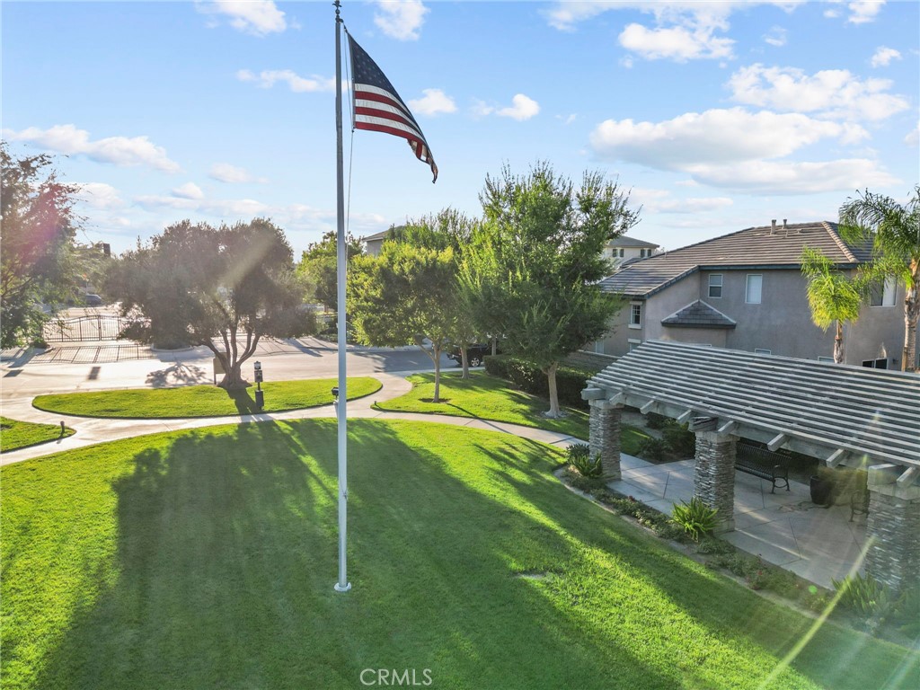 https://media.crmls.org/medias/ccb7057a-8135-4b6e-887e-6d2b3020e1dd.jpg?preset=X-Large
