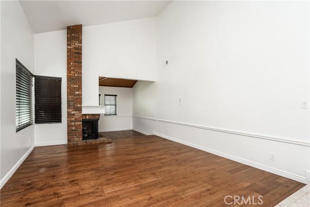 Detail Gallery Image 3 of 27 For 4 Aberdeen St, Irvine,  CA 92620 - 3 Beds | 2 Baths