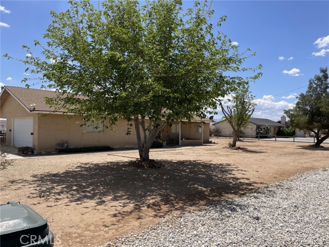 Detail Gallery Image 2 of 14 For 20631 Zuni Rd, Apple Valley,  CA 92307 - 3 Beds | 2 Baths