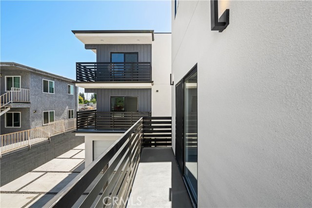 6702 Kester Avenue, Van Nuys CA: https://media.crmls.org/medias/ccb7f47e-8965-410e-8e80-3271cd6cc9ef.jpg