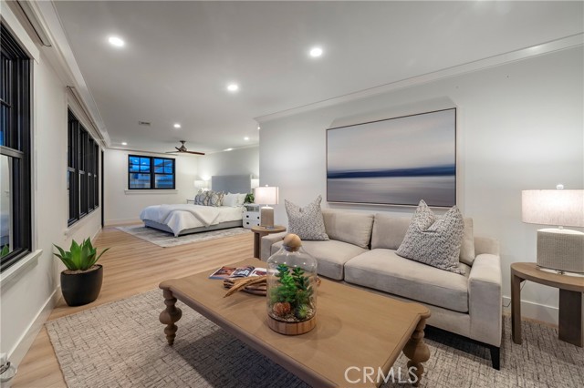 Detail Gallery Image 31 of 34 For 5903 E Corso Di Napoli, Long Beach,  CA 90803 - 4 Beds | 3 Baths