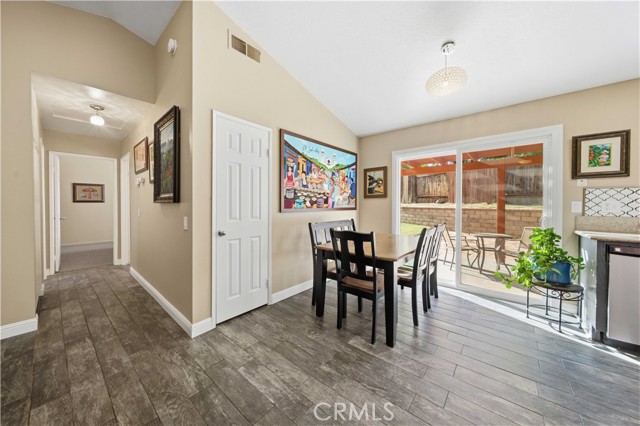 Detail Gallery Image 13 of 24 For 502 Hilltop, Palmdale,  CA 93551 - 2 Beds | 2 Baths