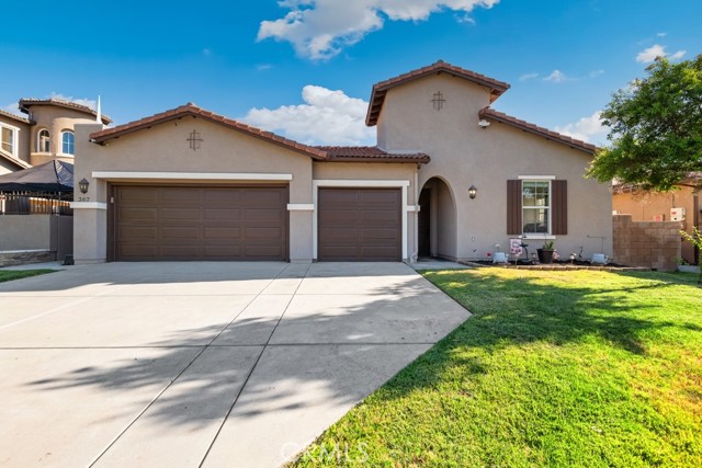 Detail Gallery Image 1 of 43 For 387 Monument Pkwy, Perris,  CA 92570 - 3 Beds | 2/1 Baths