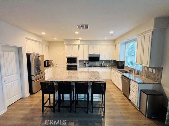 1466 Elliott Court, Redlands CA: https://media.crmls.org/medias/ccb91ca2-e6e7-4854-a12d-00563d28933a.jpg