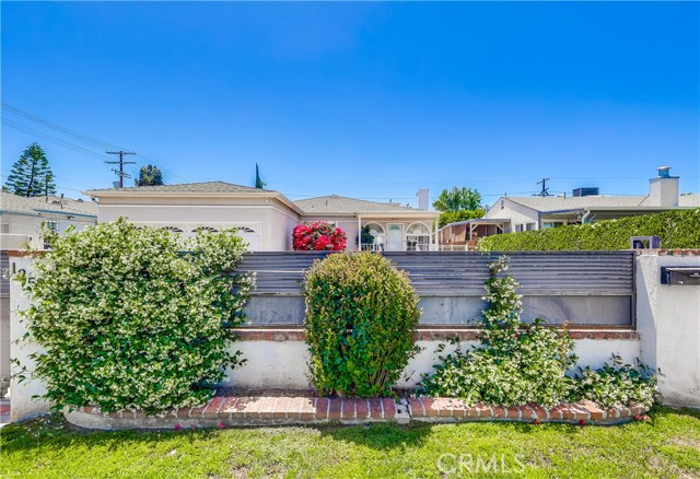 Detail Gallery Image 4 of 39 For 12506 Emelita St, Valley Village,  CA 91607 - 2 Beds | 2 Baths