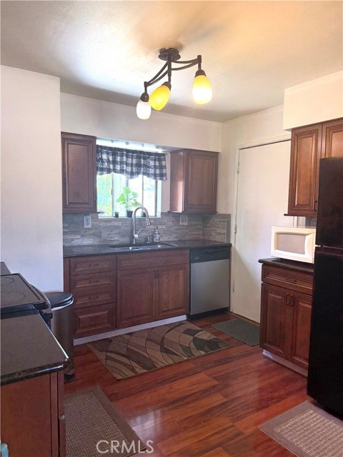 27247 San Jose Avenue, Madera CA: https://media.crmls.org/medias/ccba83ec-5acc-4bea-b1c8-0d0c932dae4d.jpg