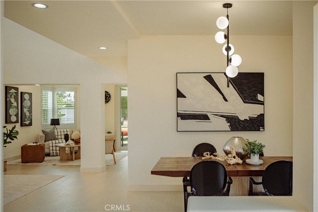 https://media.crmls.org/medias/ccba87ef-ead4-4a24-a160-cd2d6058c5ee.jpg?preset=X-Large