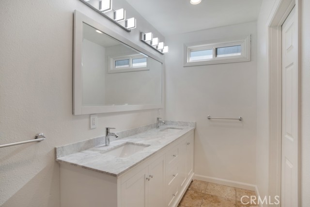 Detail Gallery Image 19 of 26 For 7635 Fallbrook Ave, West Hills,  CA 91304 - 4 Beds | 3 Baths