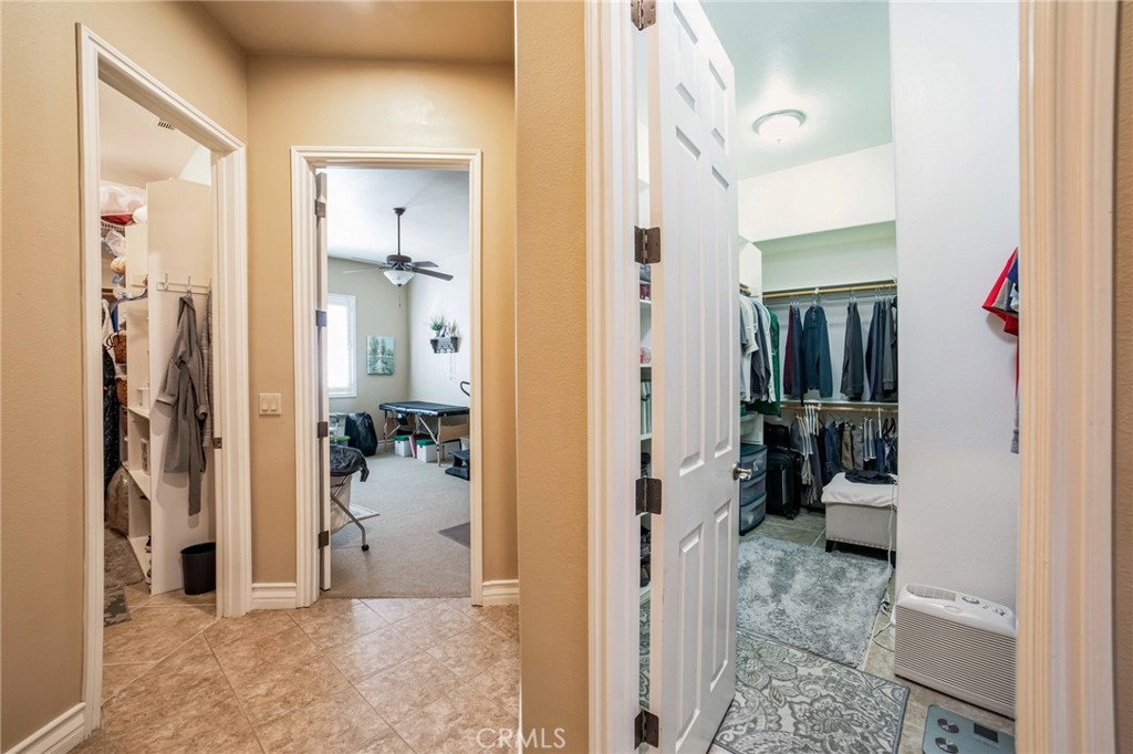 https://media.crmls.org/medias/ccbb25ee-336a-4f93-ada1-e3df1ee0a081.jpg?preset=X-Large