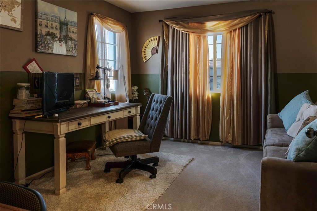 https://media.crmls.org/medias/ccbb84f3-805f-4d61-8e5a-10be2653aa1f.jpg?preset=X-Large